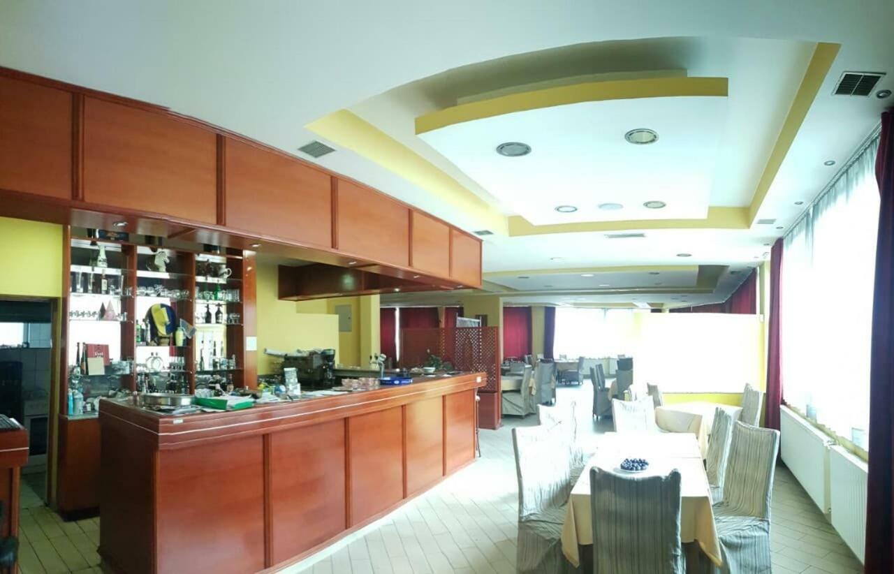 Hotel Jezero Сараево Экстерьер фото